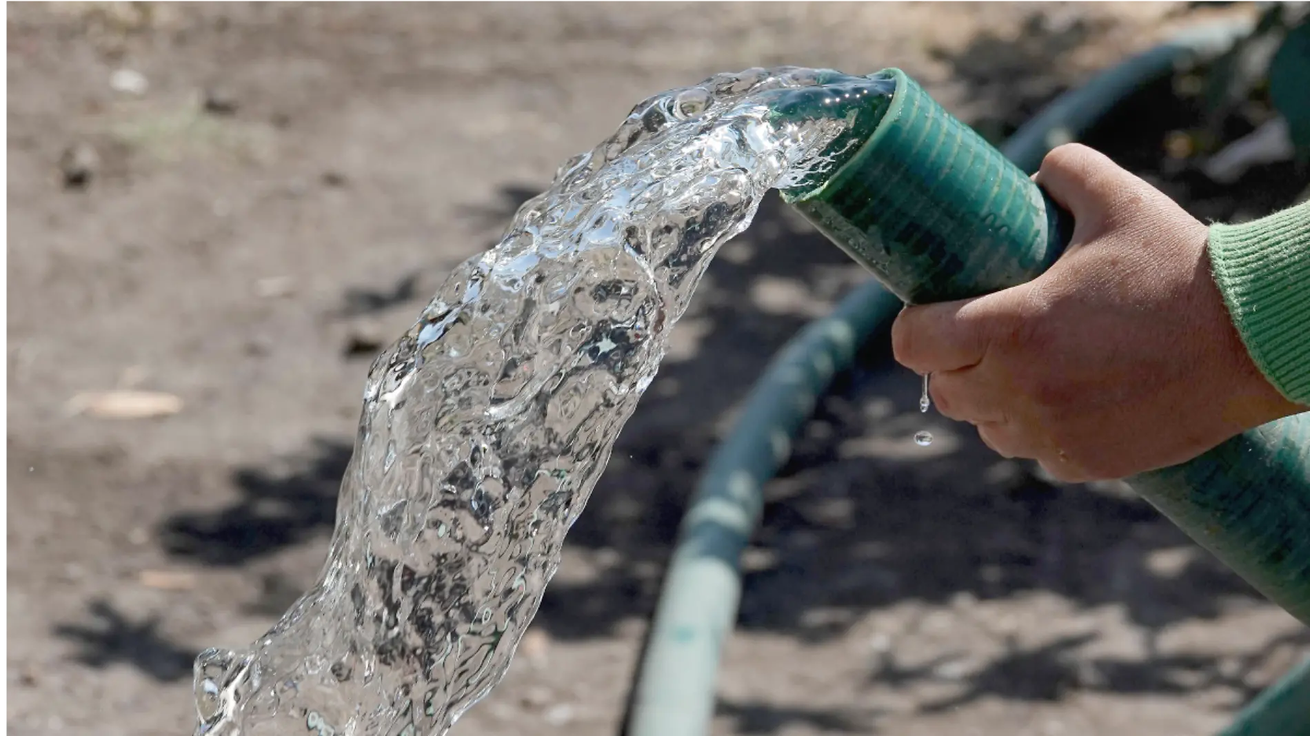 Manguera con agua